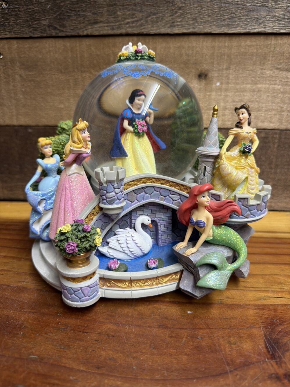 Disney Princess Snow Globe Cinderella, Belle, Ariel, Snow White, Aurora Musical